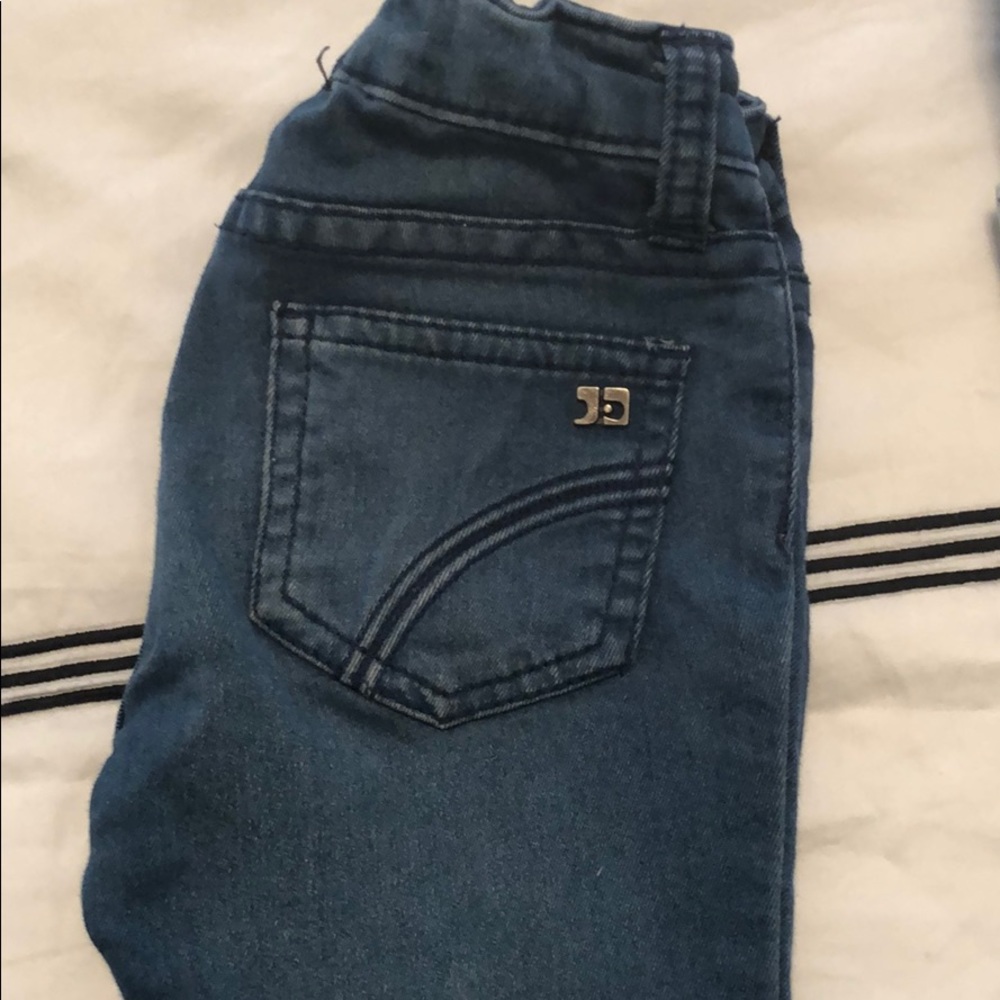 Girls jeans Joe’s size 4 yrls old.